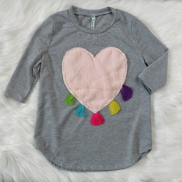 NWT boutique Heart and Tassel top - Picture 2 of 6